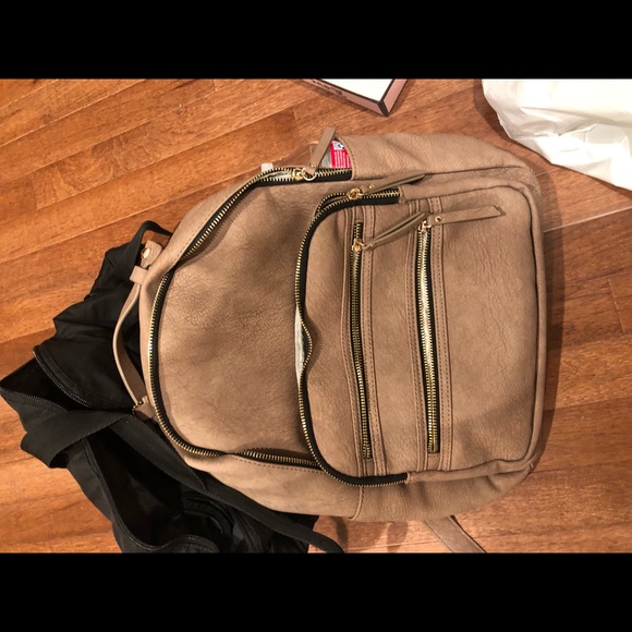 Brown travel backpack - Picture 1 of 4